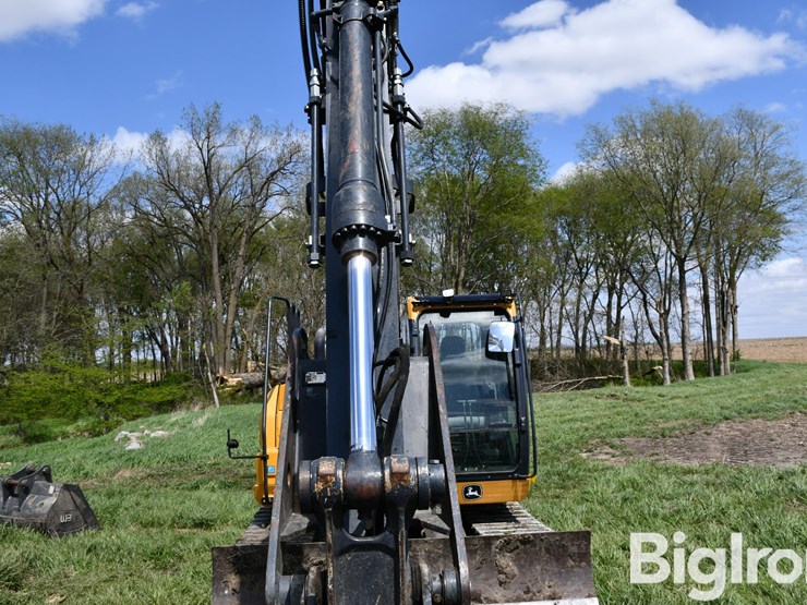 2014-deere-130g-image-10