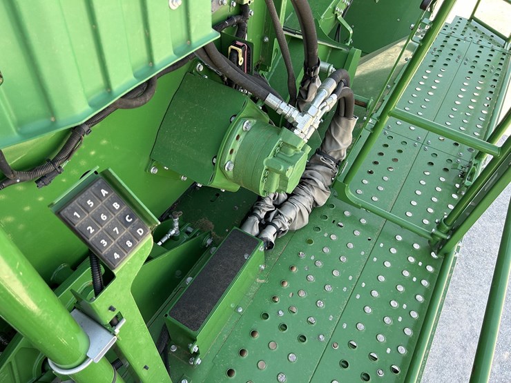 2020-john-deere-cs770-image-22