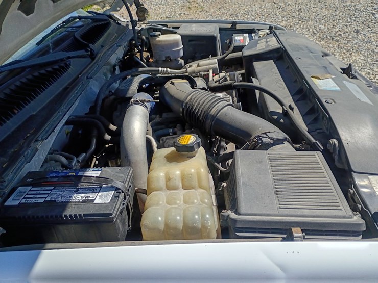 #24570-•-2001-chevrolet-silverado-pickup-truck-image-19