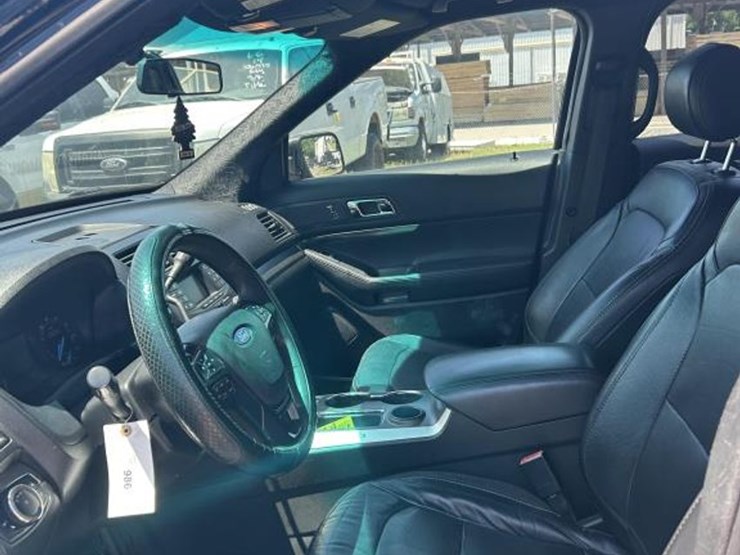 2017-ford-explorer-image-12