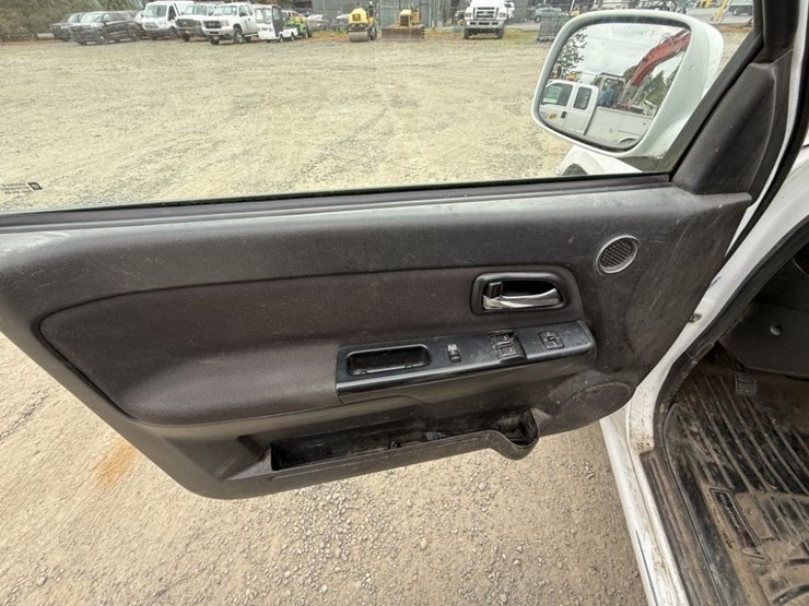 2012-chevrolet-colorado-image-24