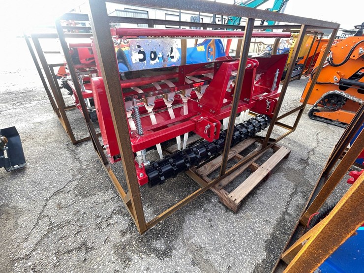 #9028-•-unused-agt-70-skid-steer-universal-mount-(o12)-image-2