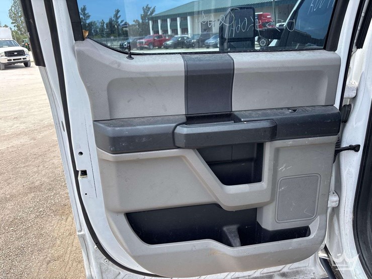 2018-ford-f550-image-18