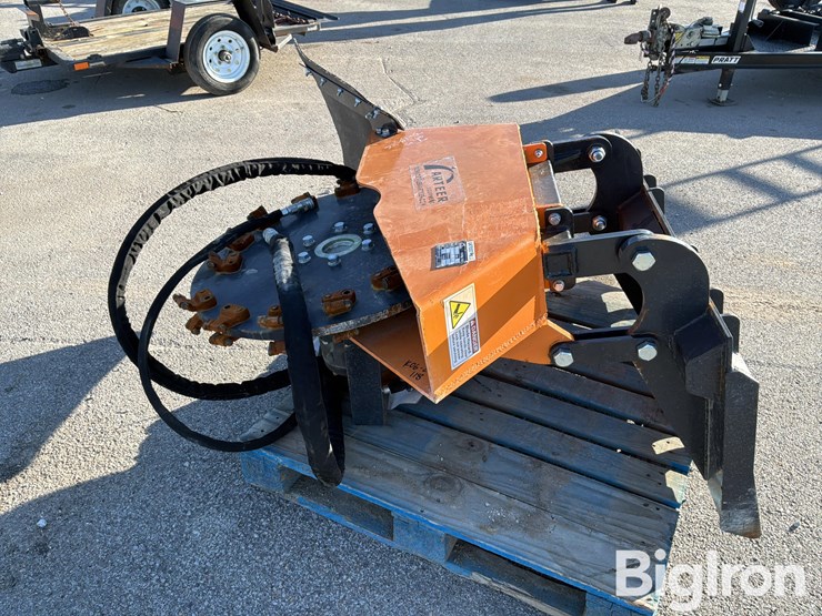 2025-massey-ferguson-730-image-8