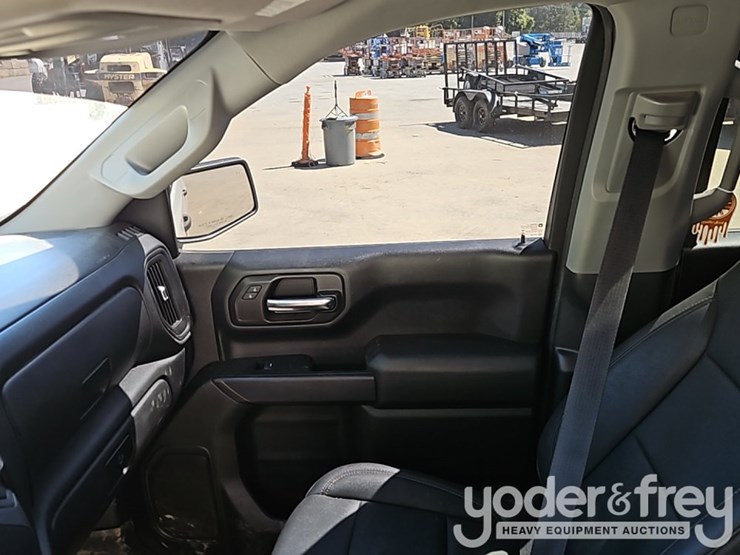 2022-chevrolet-silverado-1500-image-38