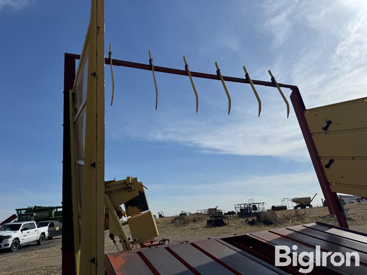new-holland-1037-image-13