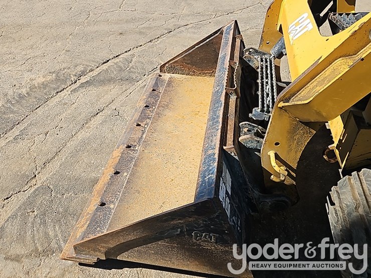 2015-caterpillar-257d-image-15