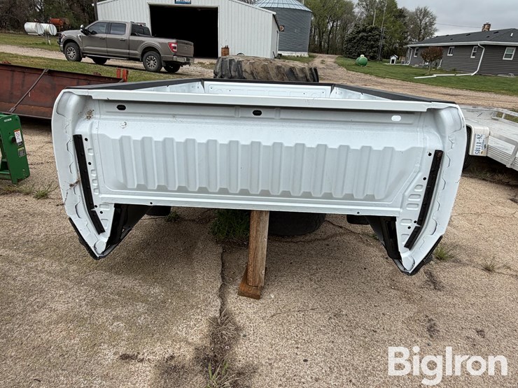 2022-chevrolet-6.5'-pickup-box-&-bumpers-image-4