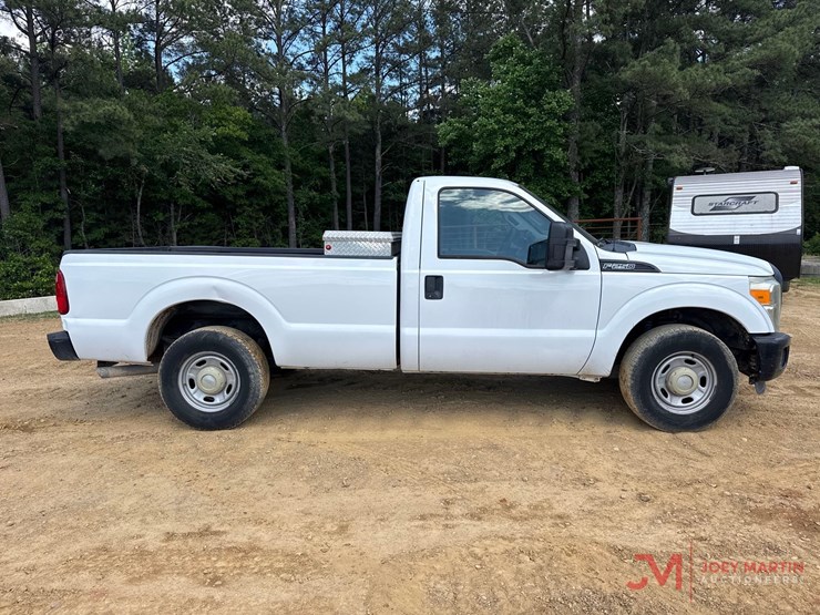 2015-ford-f250-xl-image-2