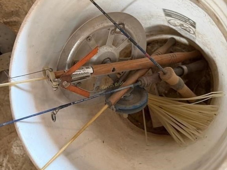 jiffy-auger,-ice-fishing-poles-etc-image-6