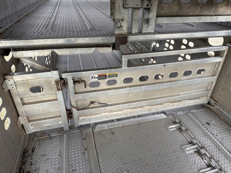 2008-wilson-livestock-trailer-image-54
