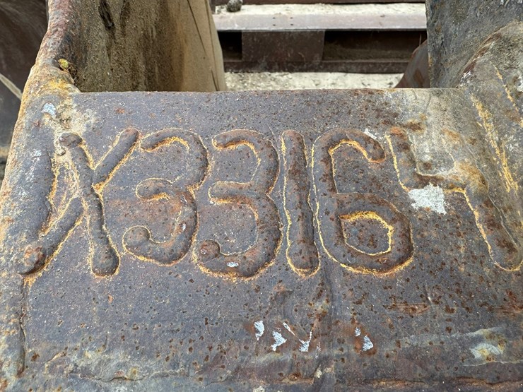 #3954-•-raveling-approx-46"-excavator-bucket-image-14