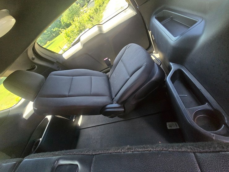 2016-ford-explorer-image-36