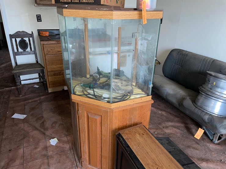 #7059-•-fish-tank-with-stand-and-tv-image-3