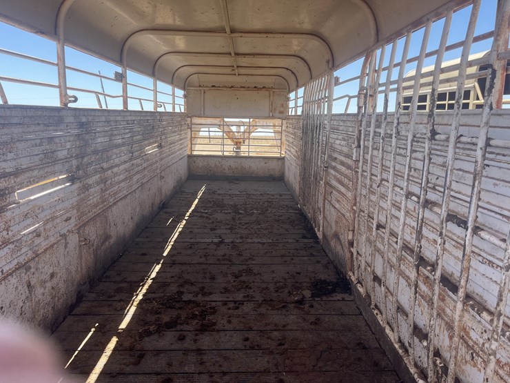 1995-gooseneck-6'8"x24'-livestock-trailer-image-11