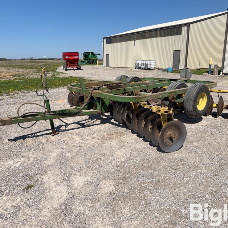 JOHN DEERE 210