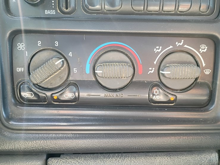 #24570-•-2001-chevrolet-silverado-pickup-truck-image-47