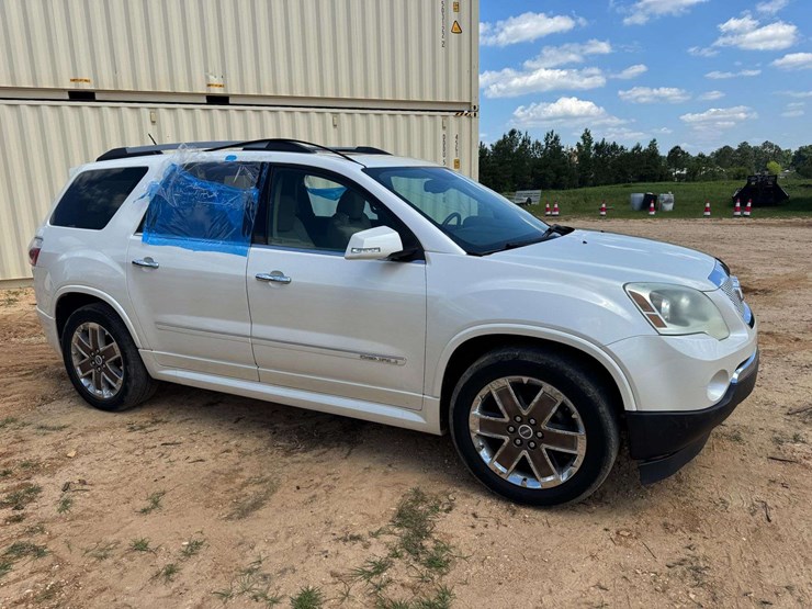 2011-gmc-acadia-denali-image-2