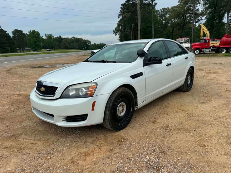 2015-chevrolet-caprice-police-package-4-door-sedan-6.0l-v8-(130,580-miles)-image-2