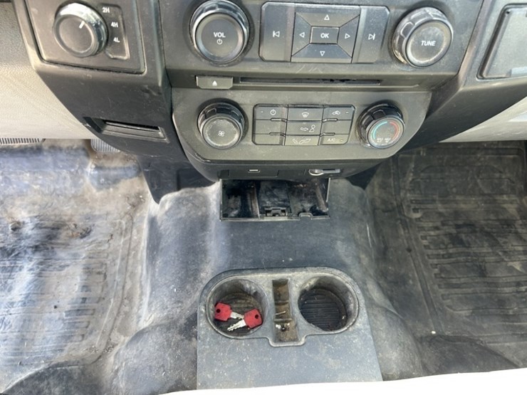 2016-ford-f150-xl-image-16