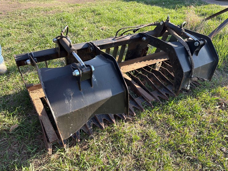 skidloader-78”-grapple-bucket-image-1