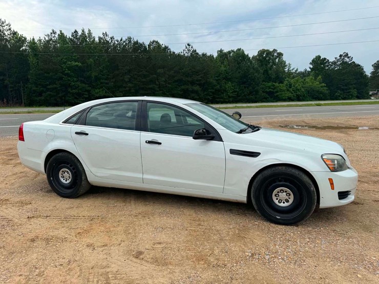 2015-chevrolet-caprice-police-package-4-door-sedan-6.0l-v8-(130,580-miles)-image-8