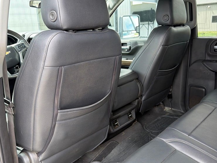 2021-chevrolet-2500hd-image-29