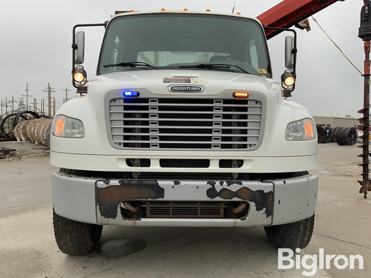 2012-freightliner-m2-106-image-17