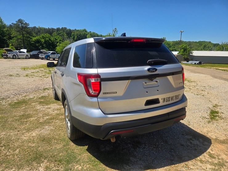 2016-ford-explorer-image-9