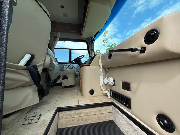 #7-•-2005-tiffin-phaeton-40’-–-premium-refurbished-coach-image-21