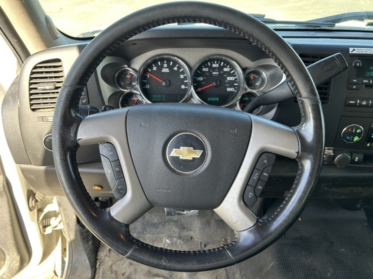 2013-chevrolet-silverado-1500-image-18