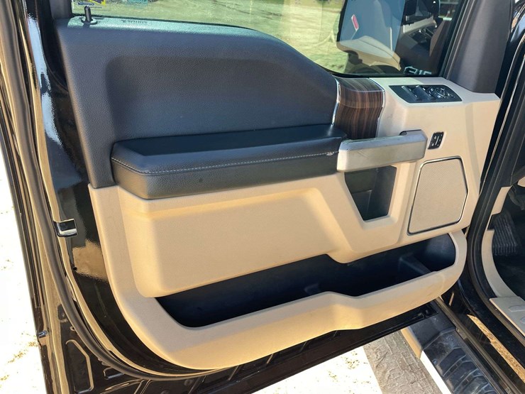 2017-ford-f150-image-9