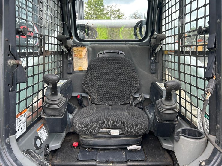 2022-bobcat-t770-image-19