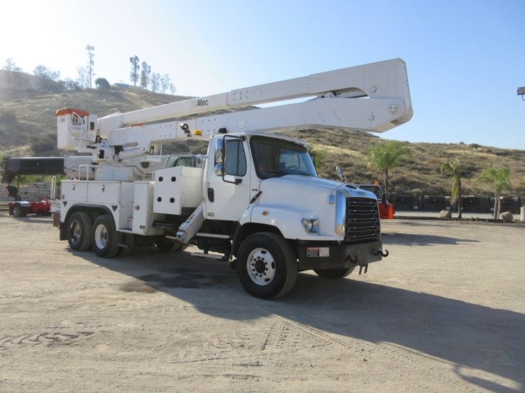 2016-freightliner-114sd-image-2