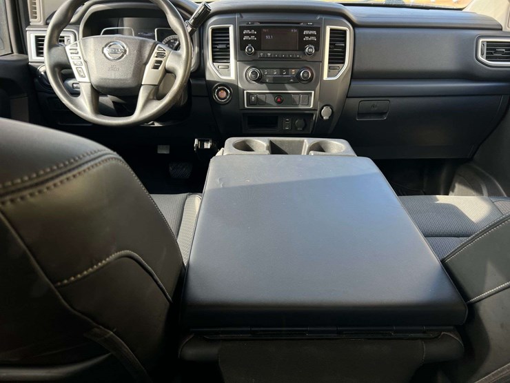 2016-nissan-titan-image-33