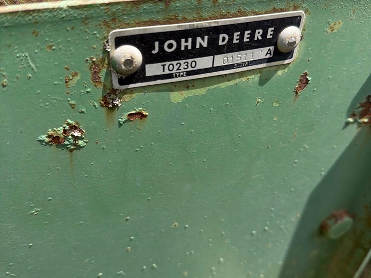 john-deere-230-image-15
