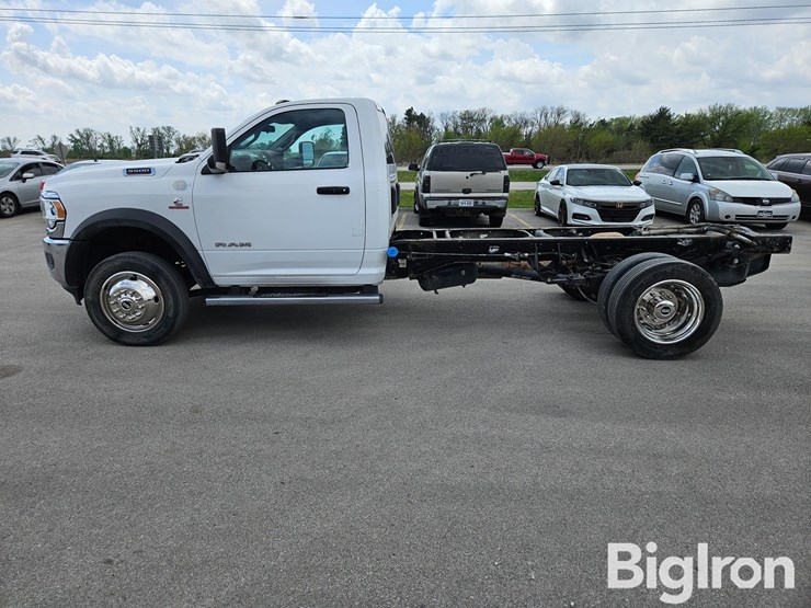2019-massey-ferguson-730-image-8