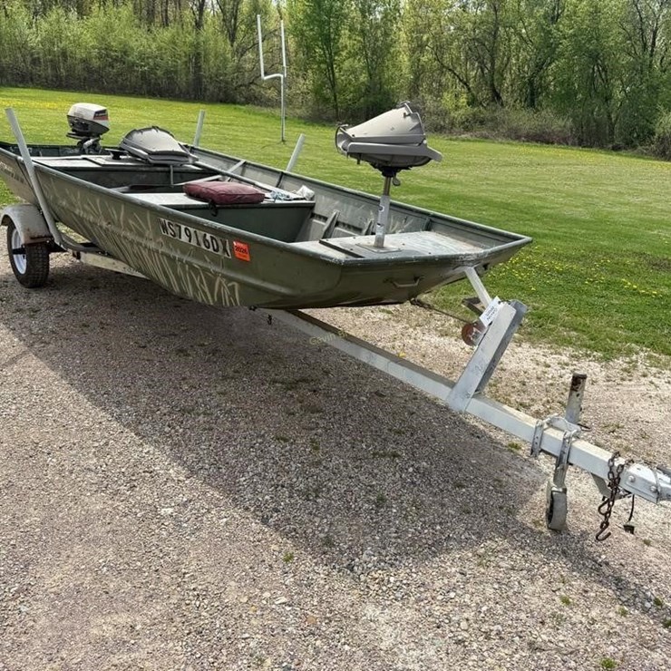 14' Alumacraft Fishing Boat