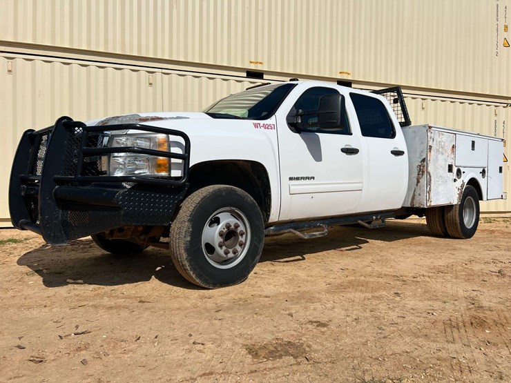 2013-chevrolet-silverado-3500hd-image-1