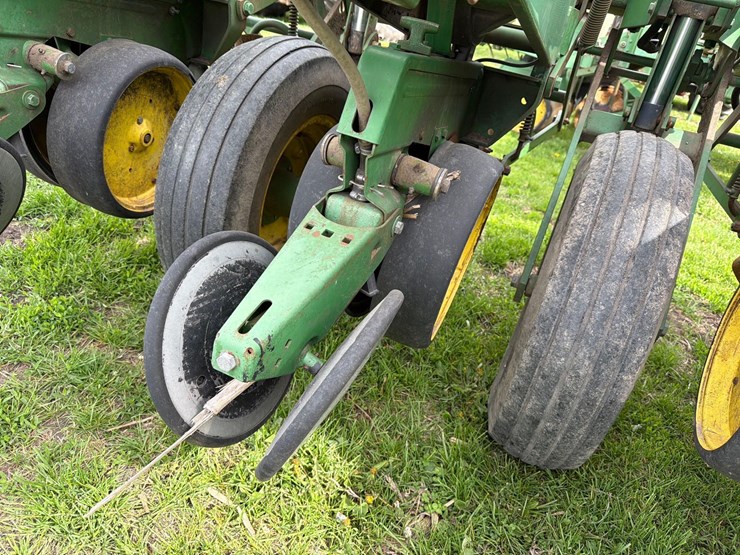 john-deere-7000-image-38