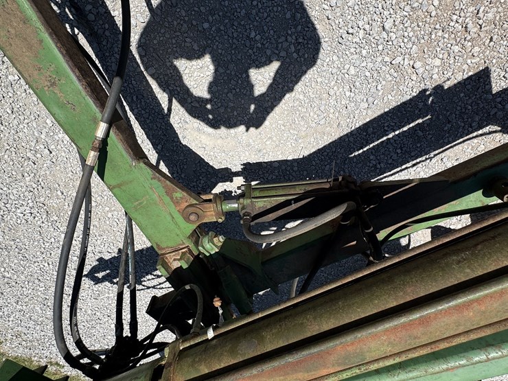 john-deere-220-image-16