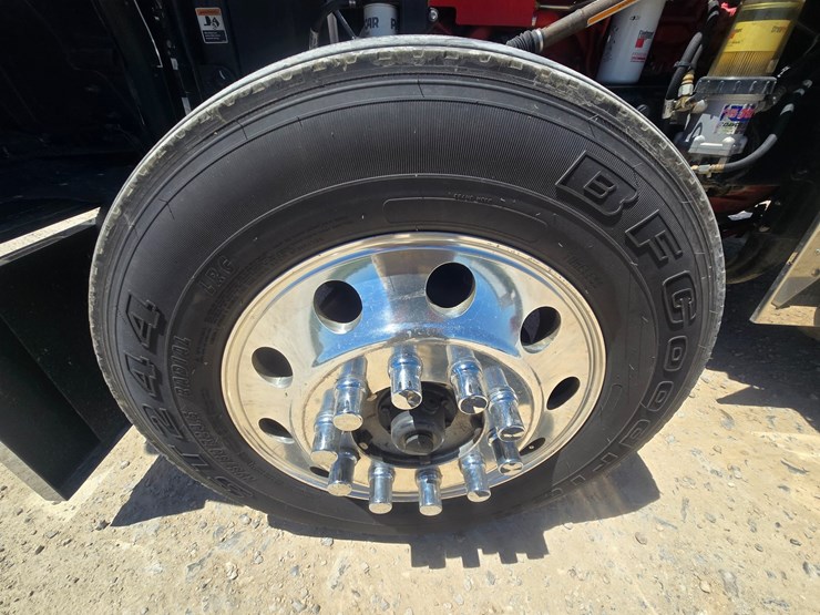2023-kenworth-w900-image-105
