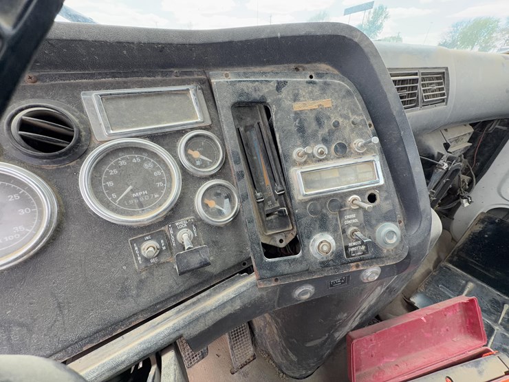 1996-ford-lt9000-image-53