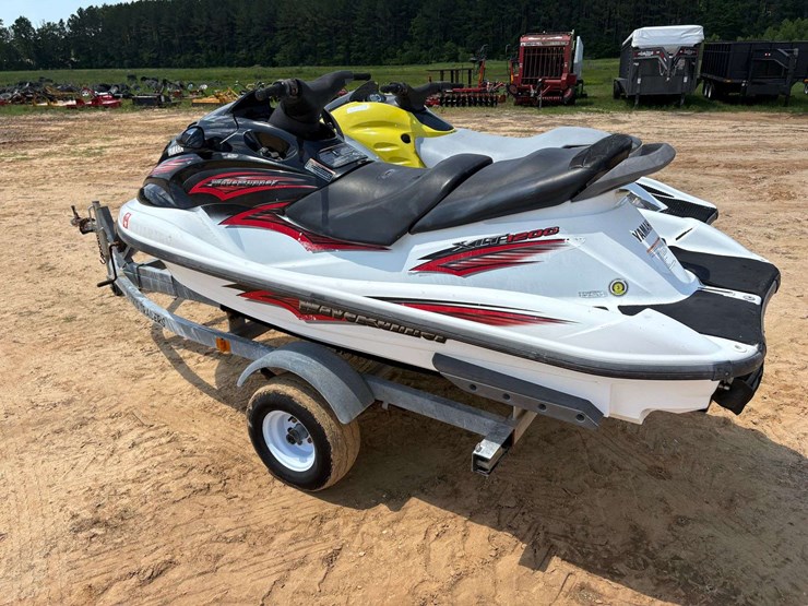 (2)-yamaha-jet-skis-&-trailer-image-3