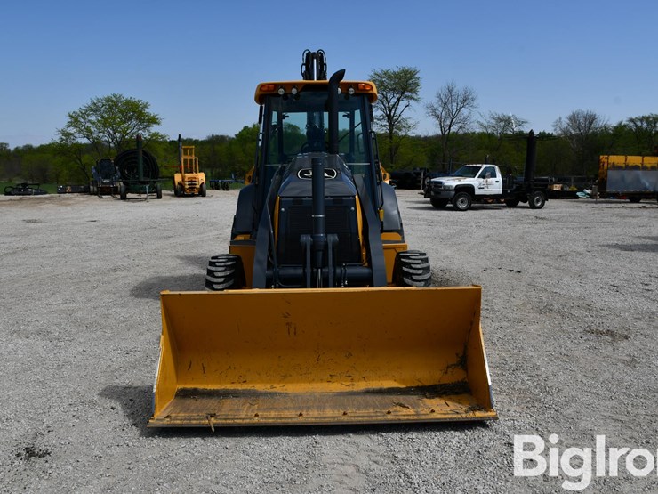 2024-john-deere-410-image-2