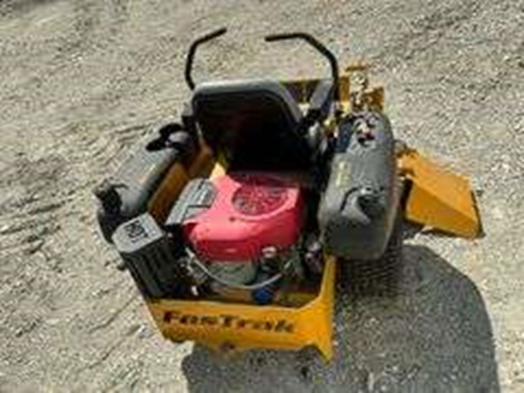 fastrak-2-zero-turn-mower,-gas,-44"-deck-image-4