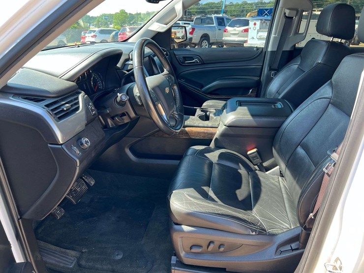 2015-chevrolet-tahoe-lt-image-8
