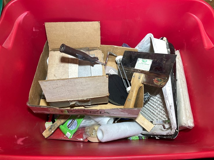 #7040-•-tote-of-painting-supplies-image-4