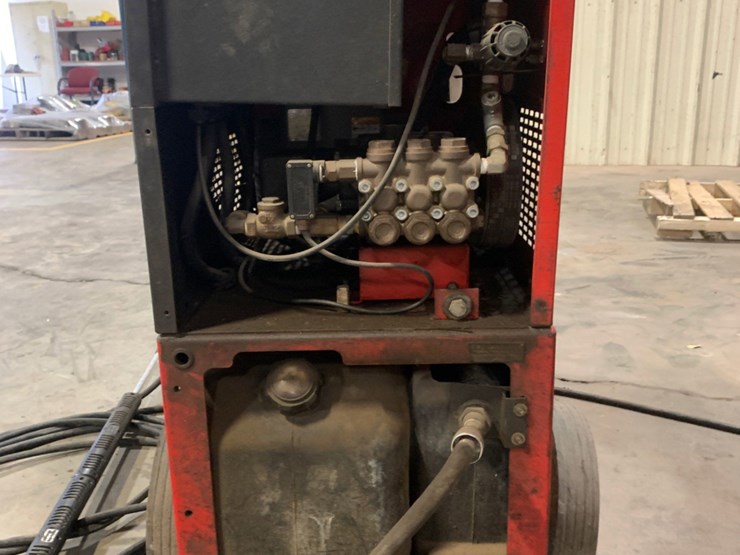 hotsy-pressure-washer-image-4