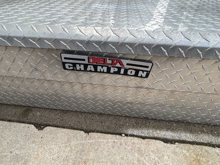 #9083-•-delta-aluminum-truck-toolbox-(o3)-image-2